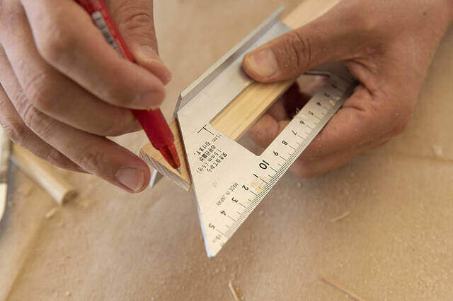 植物をインテリアへ変える。陰影が美しいプランターカバーをDIY