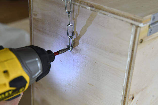 夜キャンプの“光る表札”！テントを見分けるベースサインをDIY