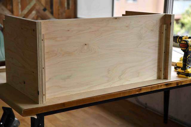 コードのゴチャつきスッキリ解決！収納上手なテレビ台をDIY！