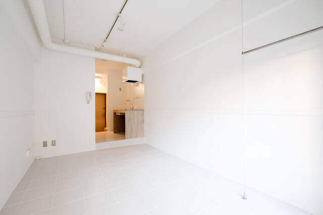 “白”と暮らす新生活!パリを彷彿させるリノベ賃貸とは?