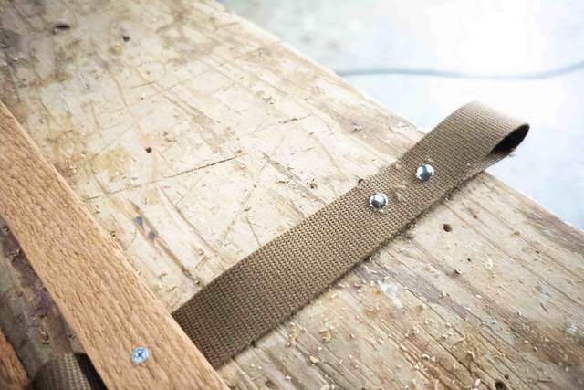 もっと自由に間取りを仕切る！古材とベルトで作るDIYパーテーション