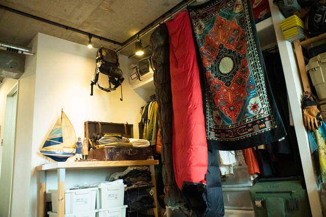 見せる収納は家計にも優しい!? コンテナ使いが巧みなキャンパーリノベ部屋