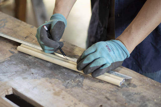 ブラケットいらずで突っ張れる!?デッドスペースを解消するウォールラック