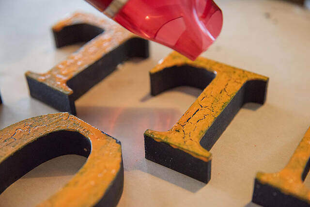 今年のハロウィンは塗って・割る!ムード抜群の本格派飾りをかんたんDIY