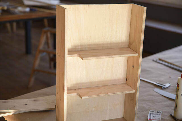 お部屋に春(スプリング)到来!バネを活用した技アリ収納棚をDIY