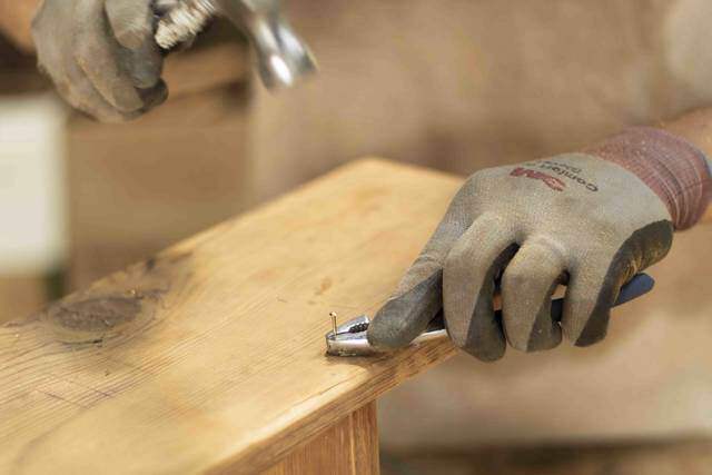 たった4枚の板でベンチが完成！侘び寂びを感じる和モダン家具