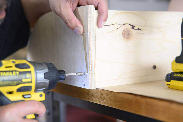 クセになるこの開閉式!木製ブレッドケースDIYで叶える“シャレ収納”