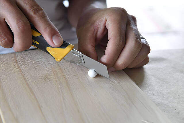 材料費は¥1000でOK。使い終わったマットで個性派ドリッパースタンドをDIY