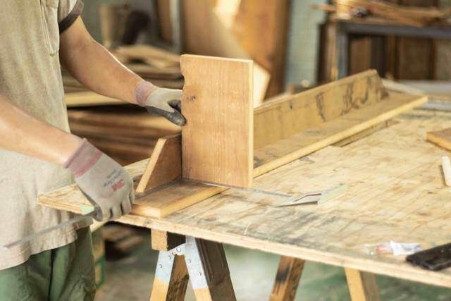 たった4枚の板でベンチが完成！侘び寂びを感じる和モダン家具