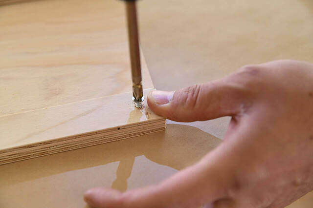 “動くインテリア”で快適おウチ時間!新感覚の可動式飾り棚をDIY