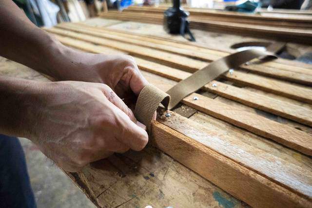 もっと自由に間取りを仕切る！古材とベルトで作るDIYパーテーション