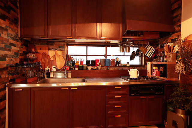 マスキングテープとペイントで実現!原状回復も意識した驚きのDIY部屋!