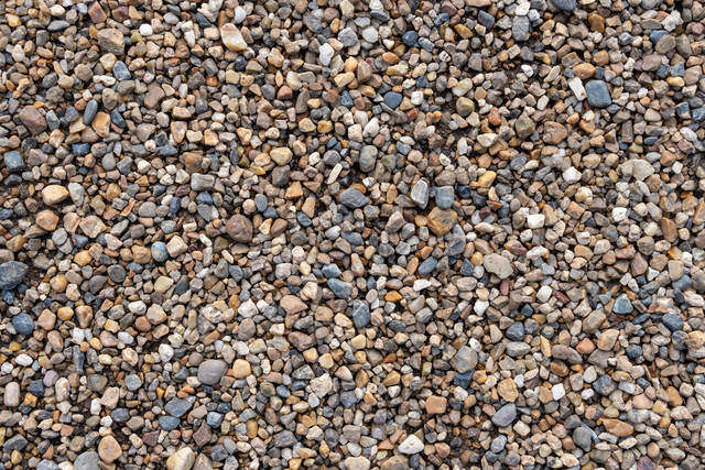 庭に砂利を敷きたい!化粧砂利の施工例とオシャレな庭作りのヒント