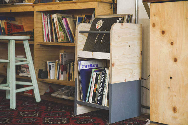 雑誌・植物これ一台！“大容量”で“飾れる”欲張りレコードラックをDIY