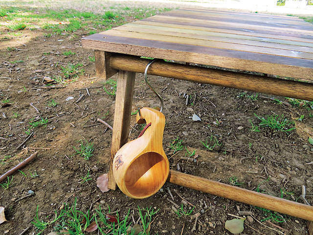 持ち運びも簡単なキャンプの味方!フォールディングテーブルをDIY!