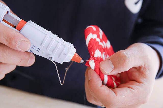 ホームパーティの名脇役!テーブルに華を添える紅白コースターをDIY