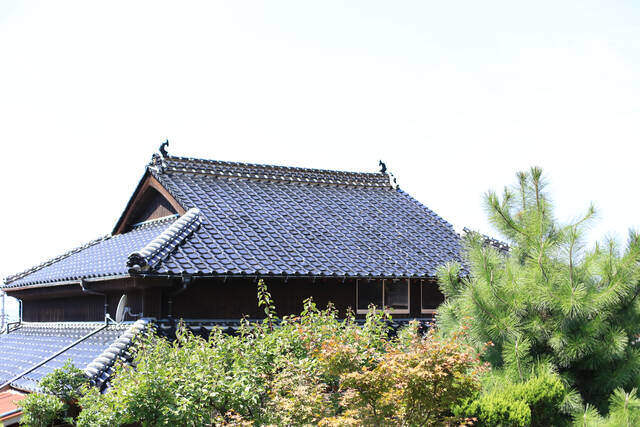 屋根の重ね張り(カバー工法)とは?施工方法や費用、注意点を徹底解説!