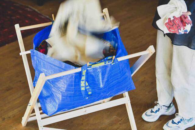 干せて、畳めて、転がせます！IKEAバッグで作るランドリーワゴンをDIY！