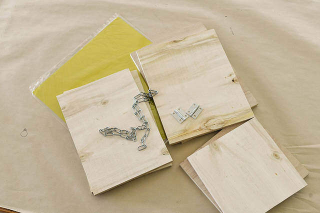 夜キャンプの“光る表札”！テントを見分けるベースサインをDIY