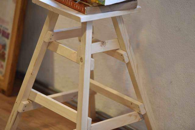 2つの材料で作る、クラシックスツール。収納活用にも◎