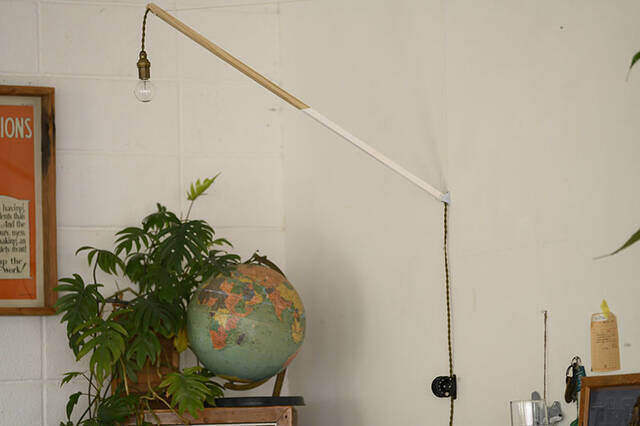 釣り用品の思わぬ活用法!?憧れの壁付けアームライトをDIY