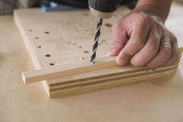 “仕舞えるだけ”の収納で満足?汚れも防げる超快適サイドテーブルをDIY