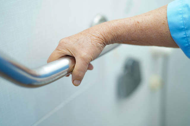 【快適暮らしの入門編】トイレ手すりの位置や高さはどこが最適?失敗しない取付ガイド