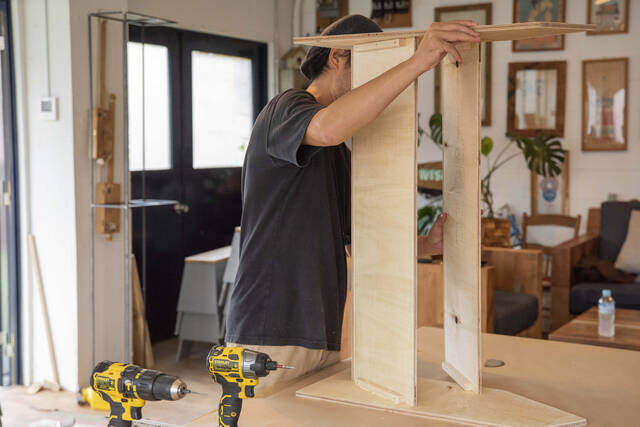 材料費3000円以下で家具作り!飾って片付くディスプレイラックをDIY!