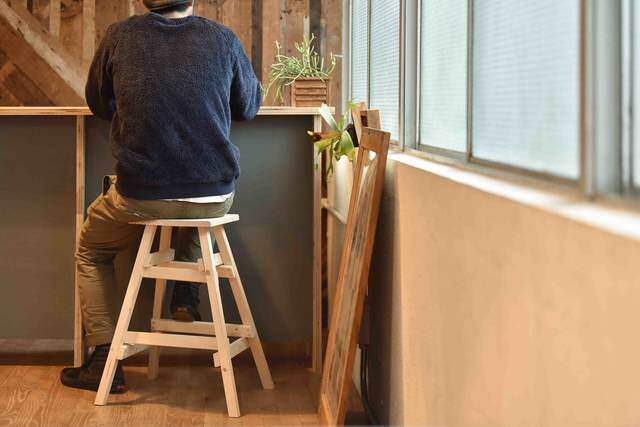 2つの材料で作る、クラシックスツール。収納活用にも◎