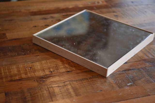 50年前の鏡をアップサイクル！モダンなミラーにアップデート