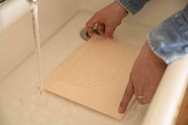 この完成度、もはや現代アート!?木製ペーパーホルダーをDIYしてトイレにも遊び心を