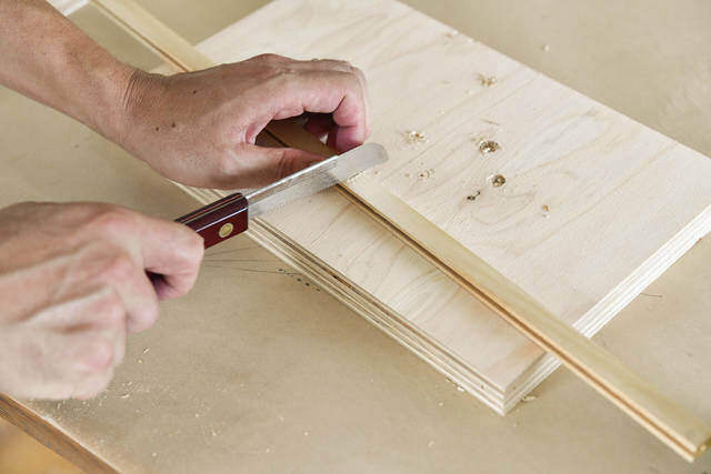3つの木材で簡単スッキリ！開け閉め楽々なスライドドアラックをDIY！