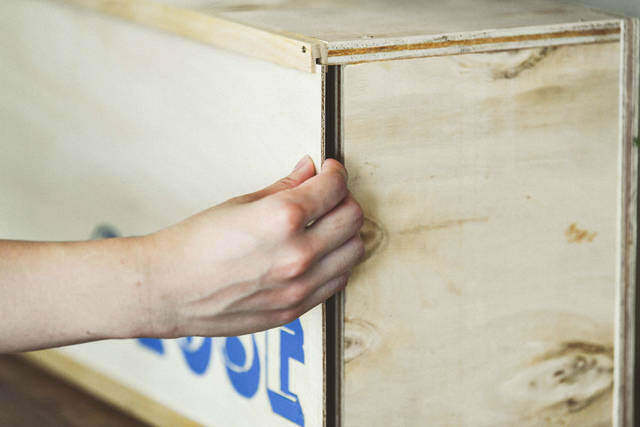 3つの木材で簡単スッキリ!開け閉め楽々なスライドドアラックをDIY!