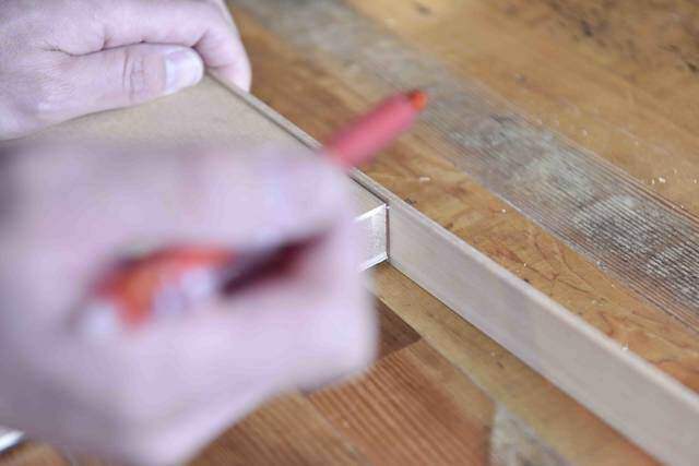 50年前の鏡をアップサイクル！モダンなミラーにアップデート