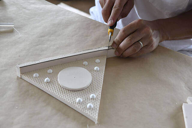 材料費は¥1000でOK。使い終わったマットで個性派ドリッパースタンドをDIY