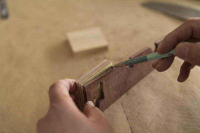 材料費0円の名作が誕生!来客時に壁から飛び出す魔法のハンガーフックをDIY