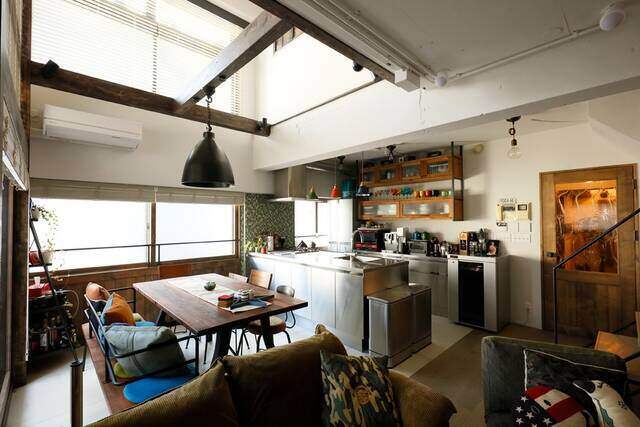 お部屋のイメージを一新!天井リノベーションのメリットや費用相場などを解説