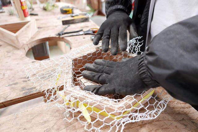 ハニカムデザインで洒落度アップ！壁掛けプランターの作り方！