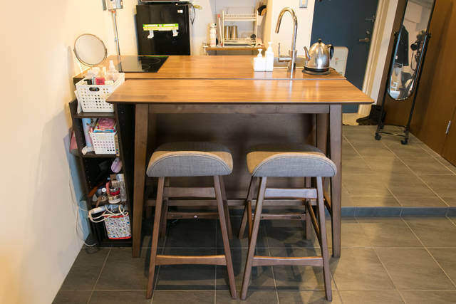 異国のホテル感を演出するのはタイル床！シックな雰囲気にこだわり抜いたリノベ部屋