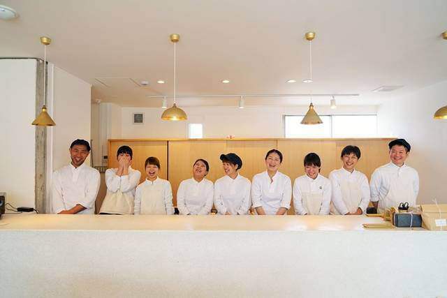 ホステル ×カフェ×食品加工場！リノベで築50年の古さを楽しむイワシビル