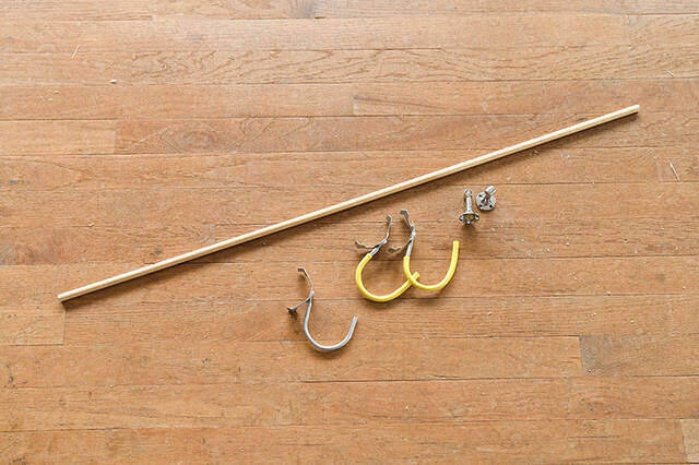 \制作時間5分の瞬間DIY/隙間スペースを“アレ”で解決、秀逸アイデアハンガーフック