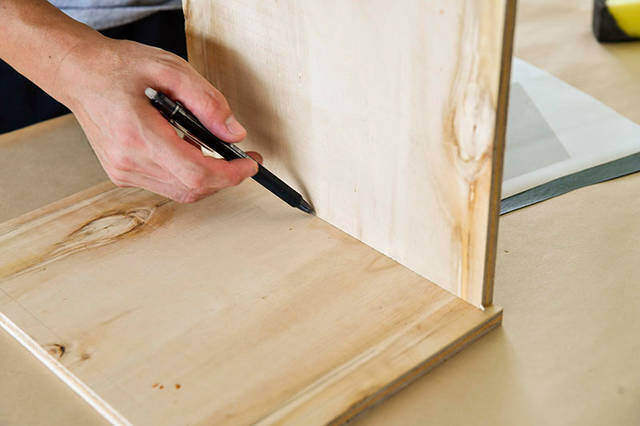 夜キャンプの“光る表札”！テントを見分けるベースサインをDIY