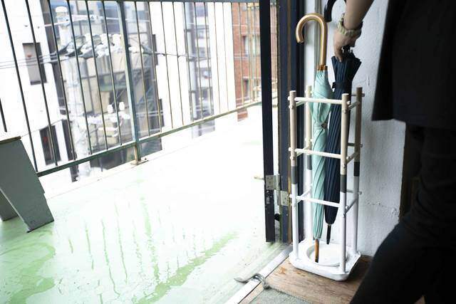 丸棒×セメントで作るDIY傘立て!自宅の玄関サイズにオーダーメイド