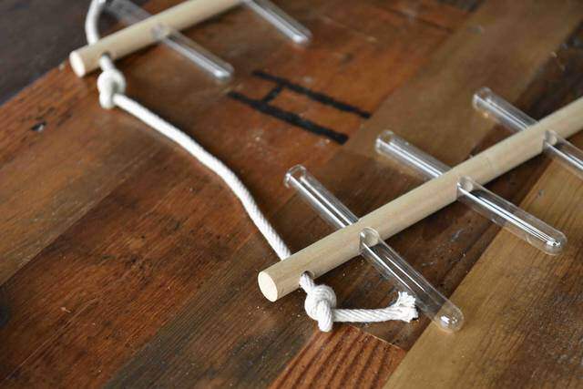 試験管×棒材で作るフラワーベース！植物で壁を飾ろう