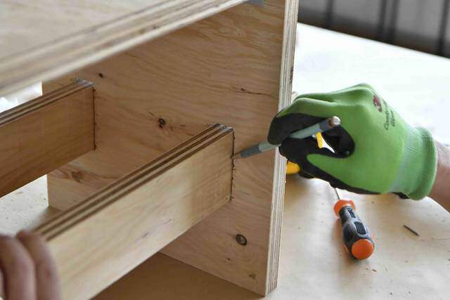 家中どこでもワークスペース！3×6合板1枚から作れる折りたたみデスク&ベンチ