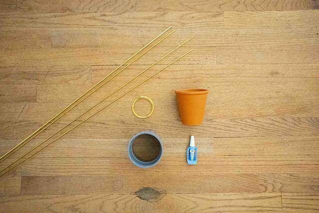 2本の真鍮で作る洒落顔DIY!インテリアを選ばず映えるプラントハンガー