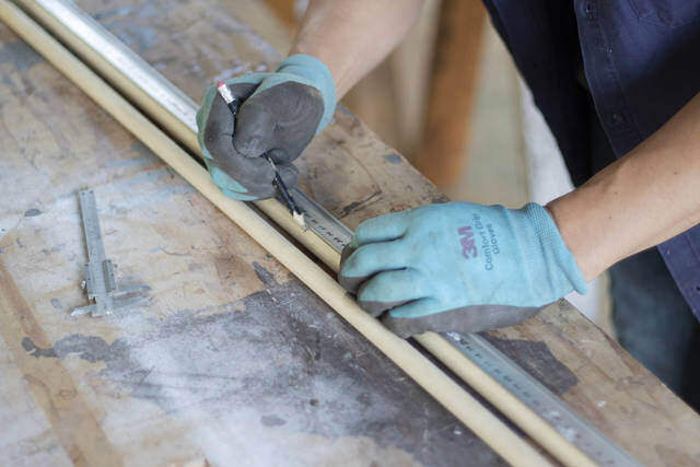 ブラケットいらずで突っ張れる!?デッドスペースを解消するウォールラック