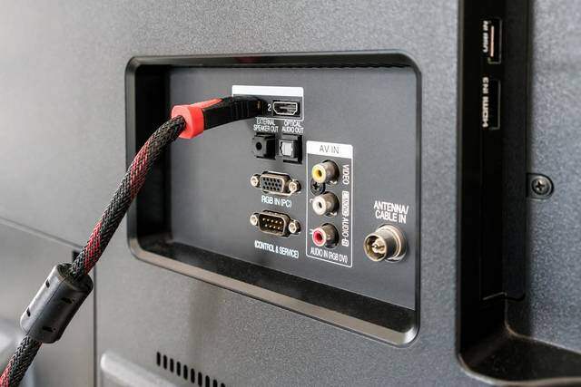 憧れの壁掛けテレビ!工事費用の目安と最適な高さを解説