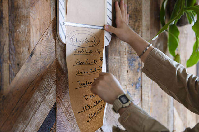 まだホワイトボード使ってる？とにかく使えるカフェ風メッセージボードをDIY