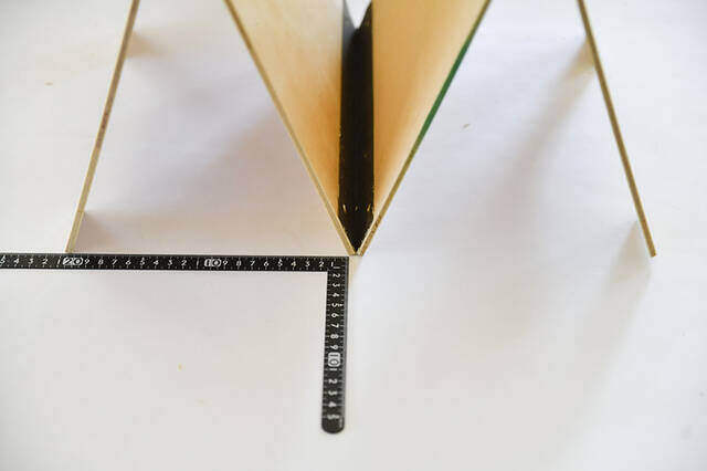 この変形にロマンがある!“パタっ”と畳めて“ガバっ”と広がるサイドテーブルをDIY